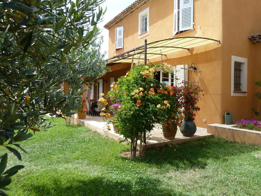 Bed and Breakfast Mas De L'Olivette Cotignac Exterior foto