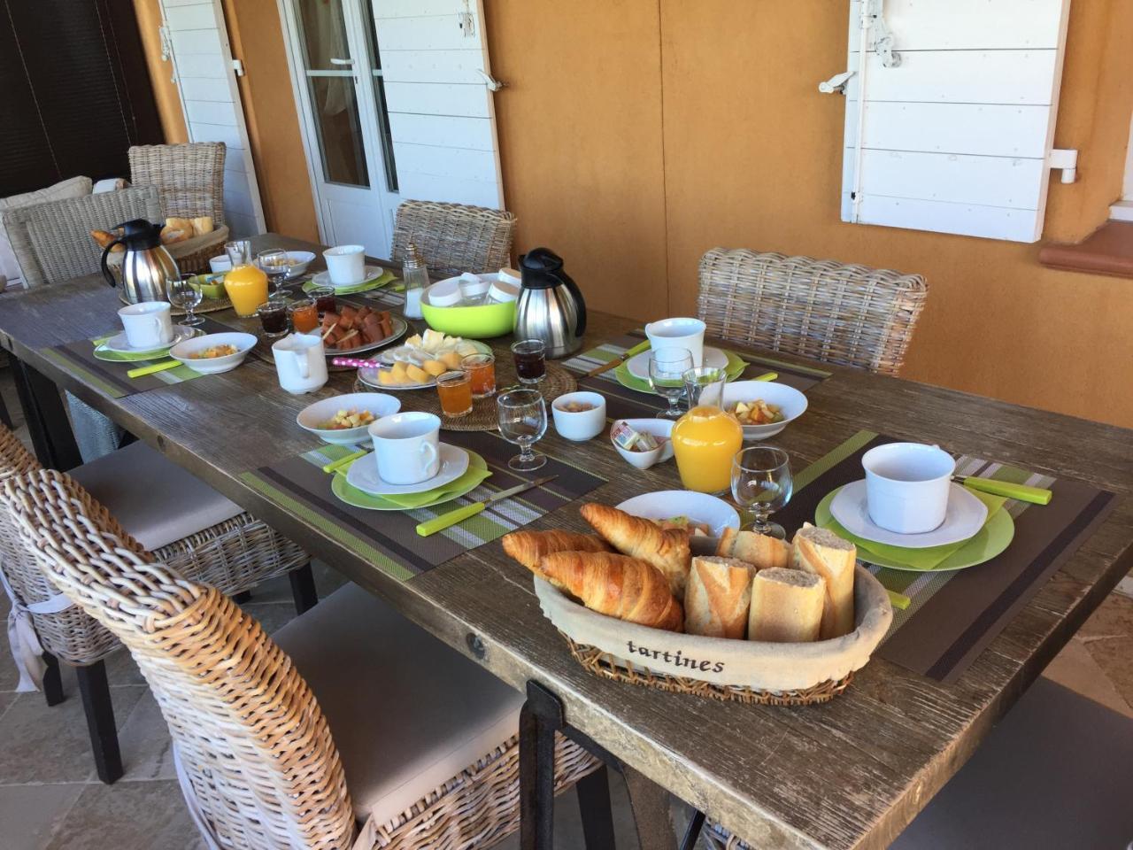 Bed and Breakfast Mas De L'Olivette Cotignac Exterior foto